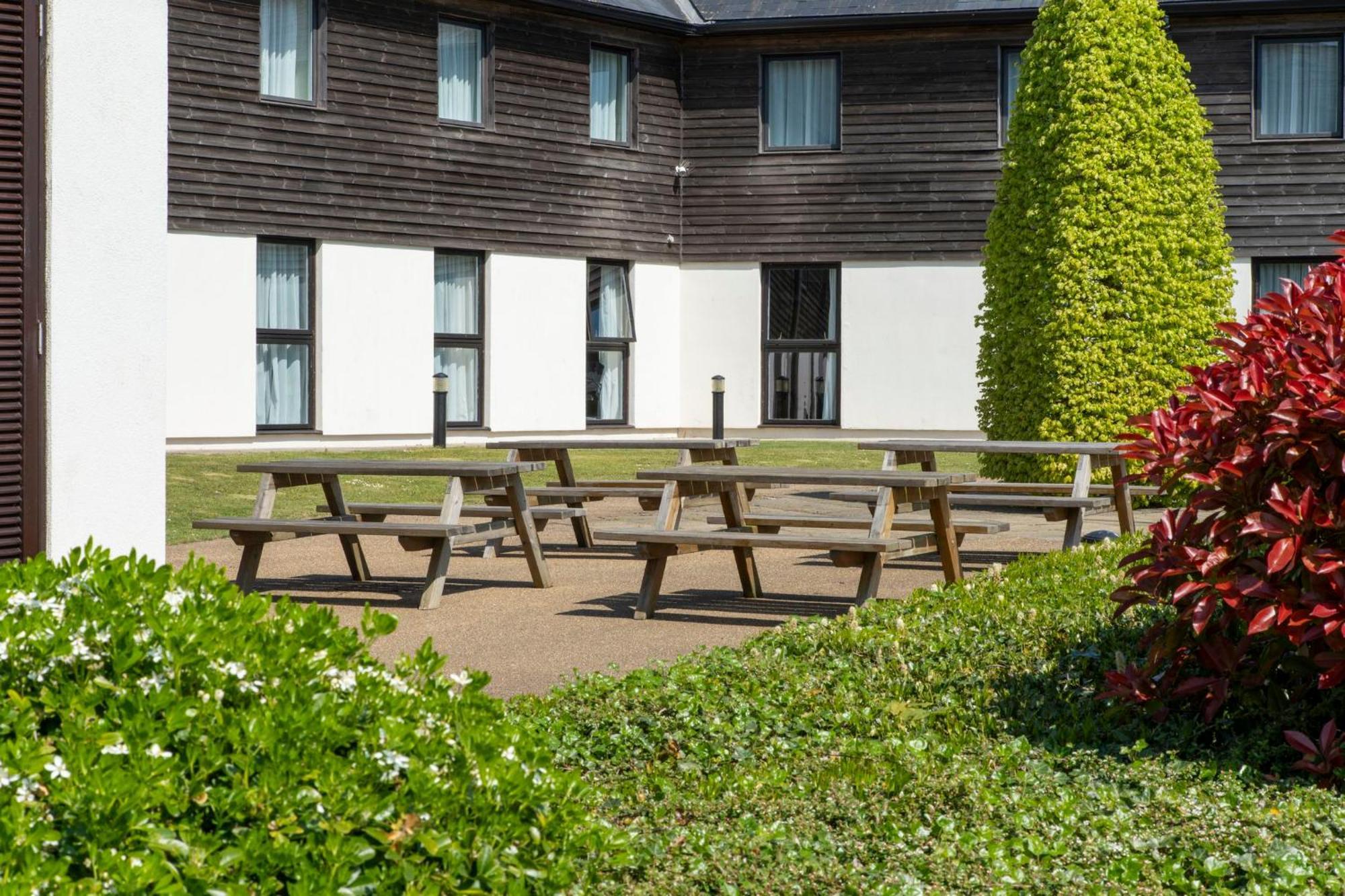 Holiday Inn Express London - Epsom Downs By Ihg Extérieur photo