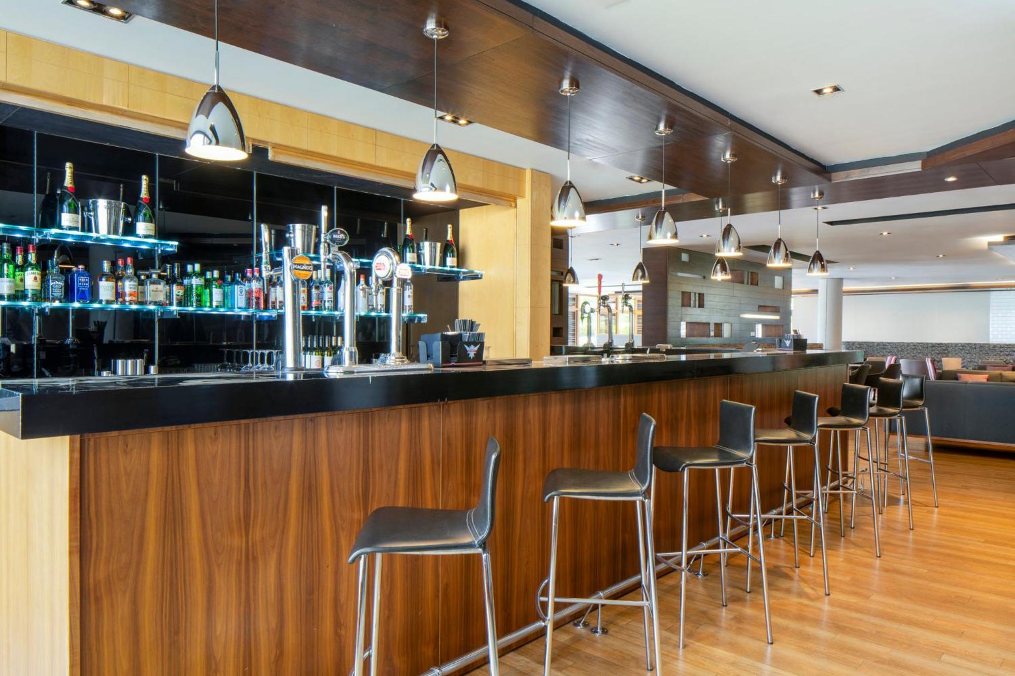 Holiday Inn Express London - Epsom Downs By Ihg Extérieur photo