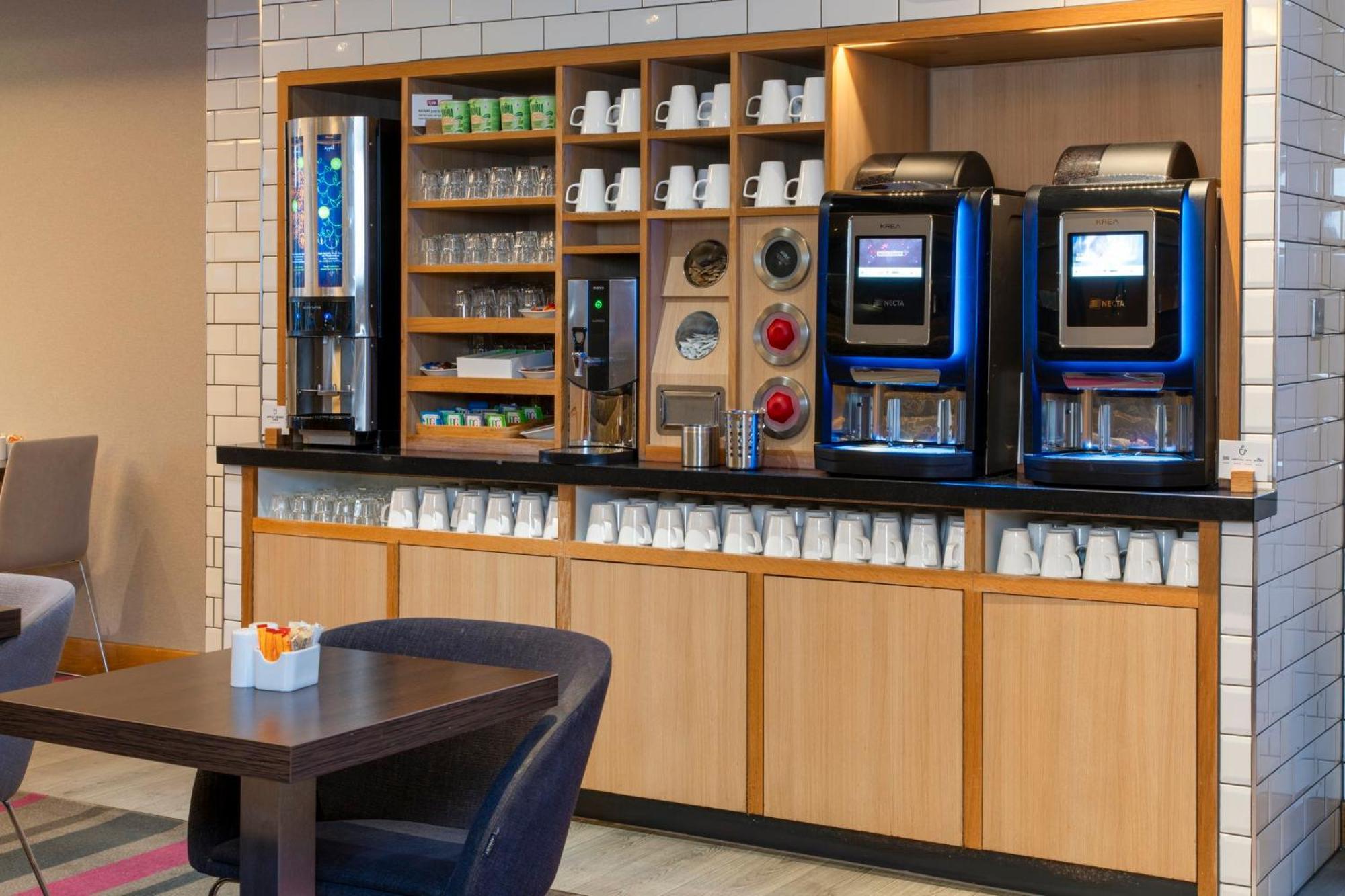 Holiday Inn Express London - Epsom Downs By Ihg Extérieur photo